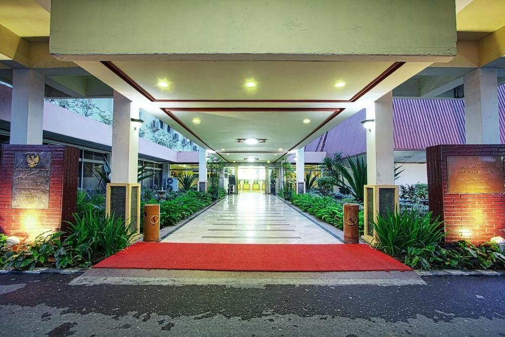Sahid Kawanua Hotel Manado Exterior photo