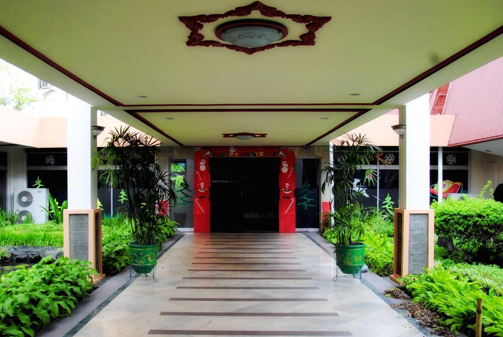 Sahid Kawanua Hotel Manado Exterior photo